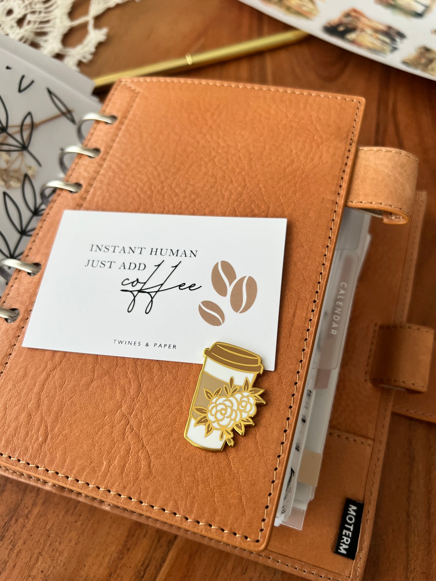 „Floral Coffee Cup“ Magnetic Enamel Pin