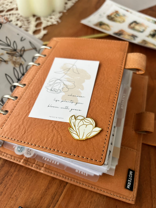 „Magnolia“ Magnetic Enamel Pin
