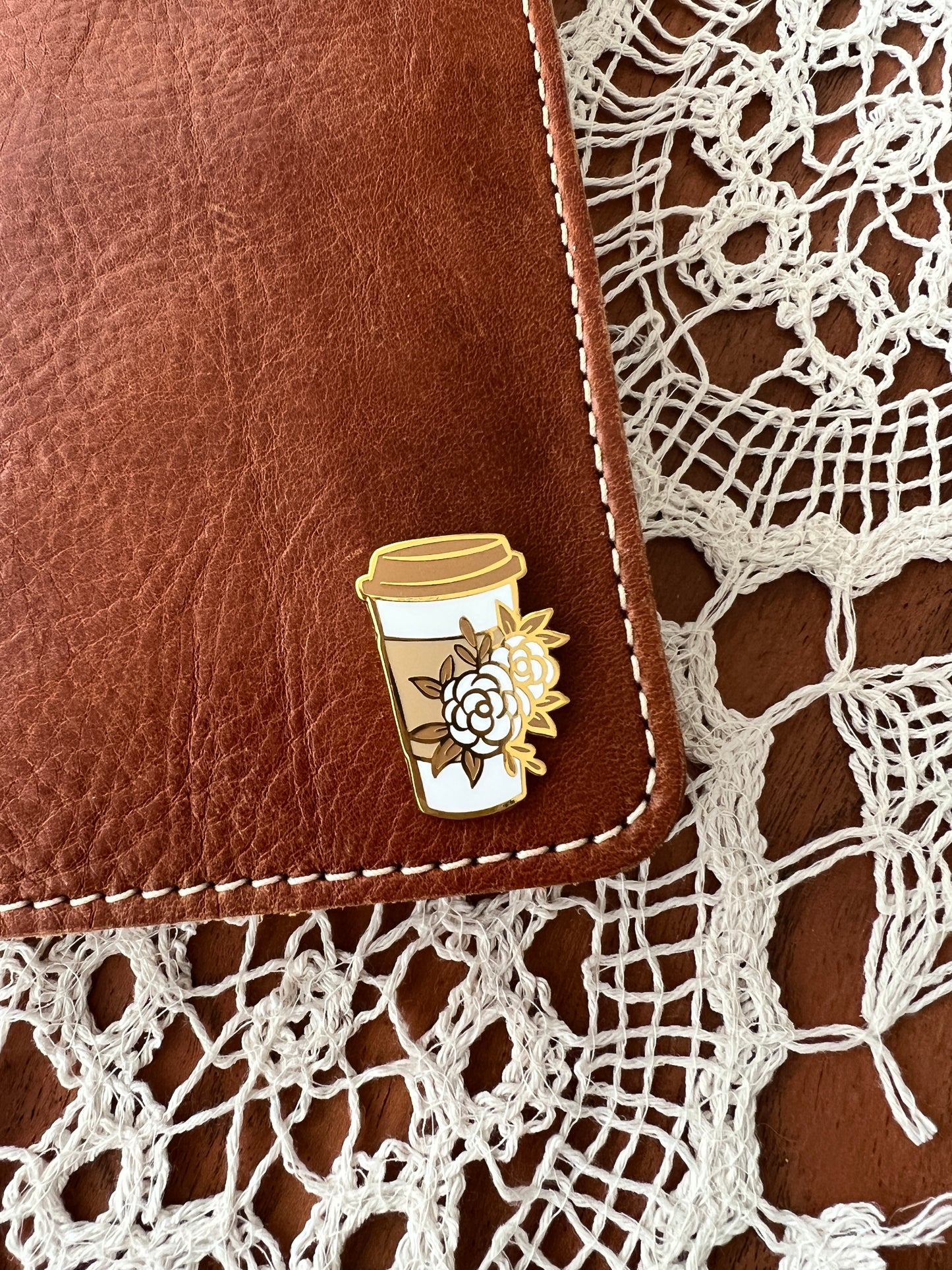 „Floral Coffee Cup“ Magnetic Enamel Pin