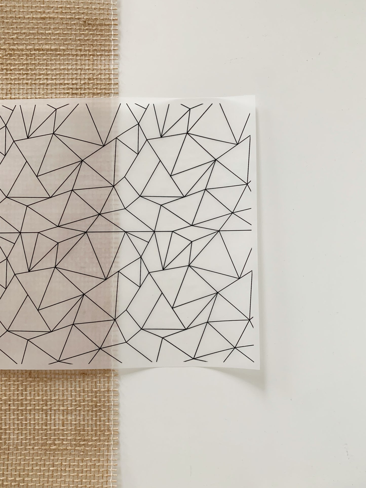 FV096 A4-Blatt aus foliertem Pergament/Acetat mit geometrischen Spritzern