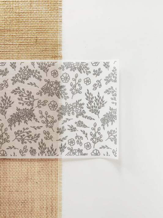 FV133 A4-Blatt aus foliertem Pergament/Acetat mit gemischten Blumenkonturen