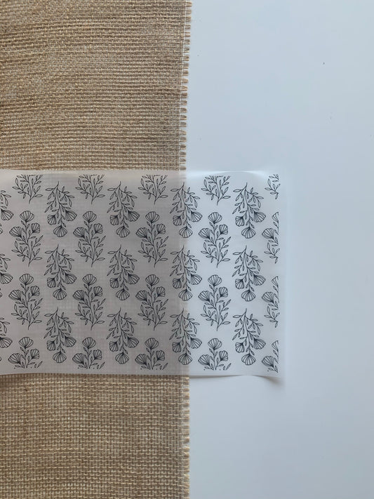 FV154 A4-Blatt aus foliertem Pergament/Acetat mit feinen Blumenmustern