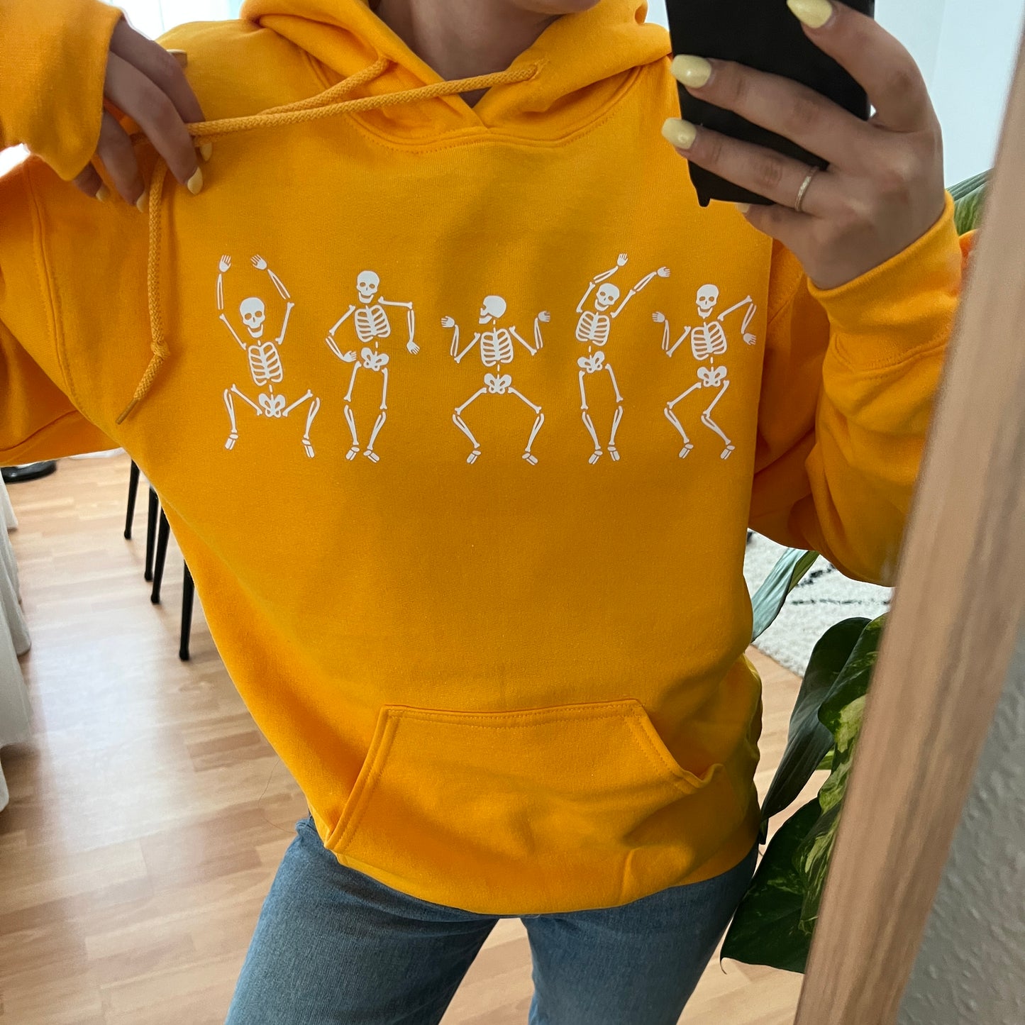 Halloween-Sweatshirt/Hoodie „Dancing Skeletons Crew“ • Lifestyle-Kollektion